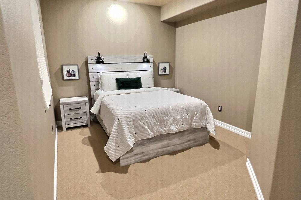 Photo of Bedroom in Evergreen Meadows