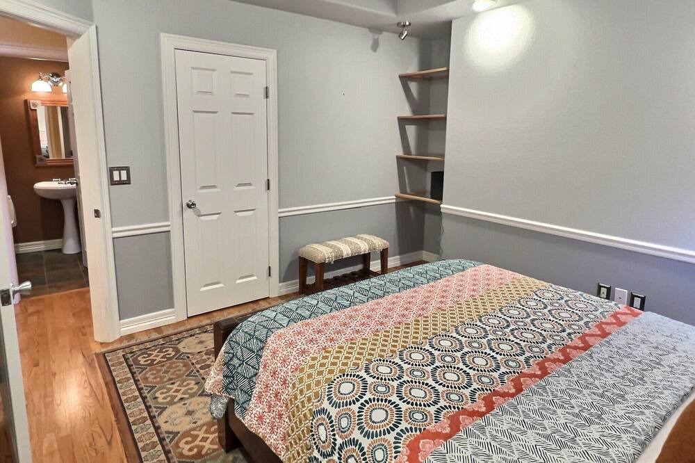 Photo of Bedroom in Evergreen Meadows