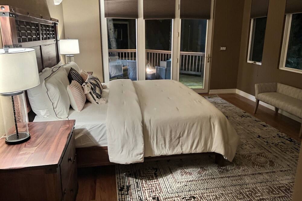 Photo of Bedroom in Evergreen Meadows