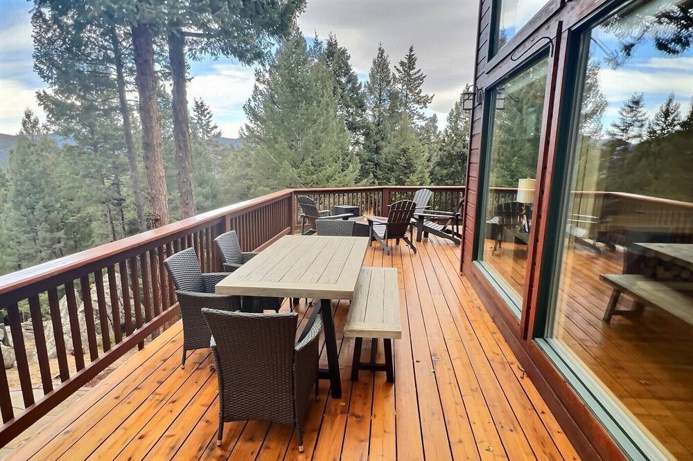 Photo of Patio Balcony in Evergreen Meadows