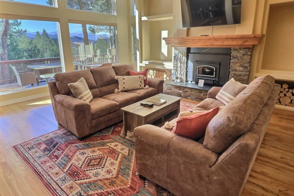 Photo of Livingroom in Evergreen Meadows