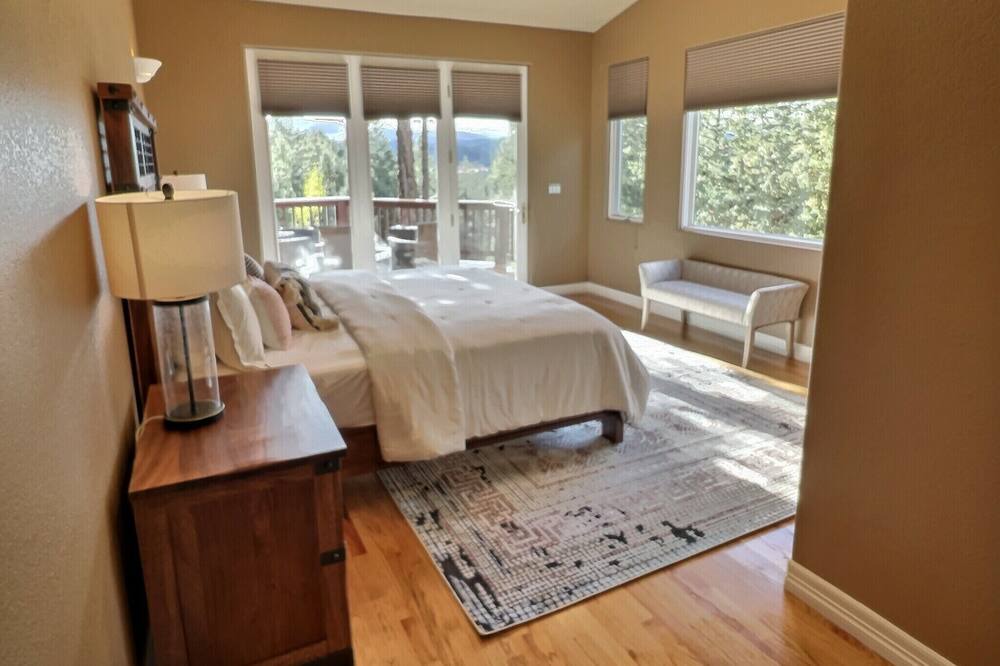Photo of Bedroom in Evergreen Meadows
