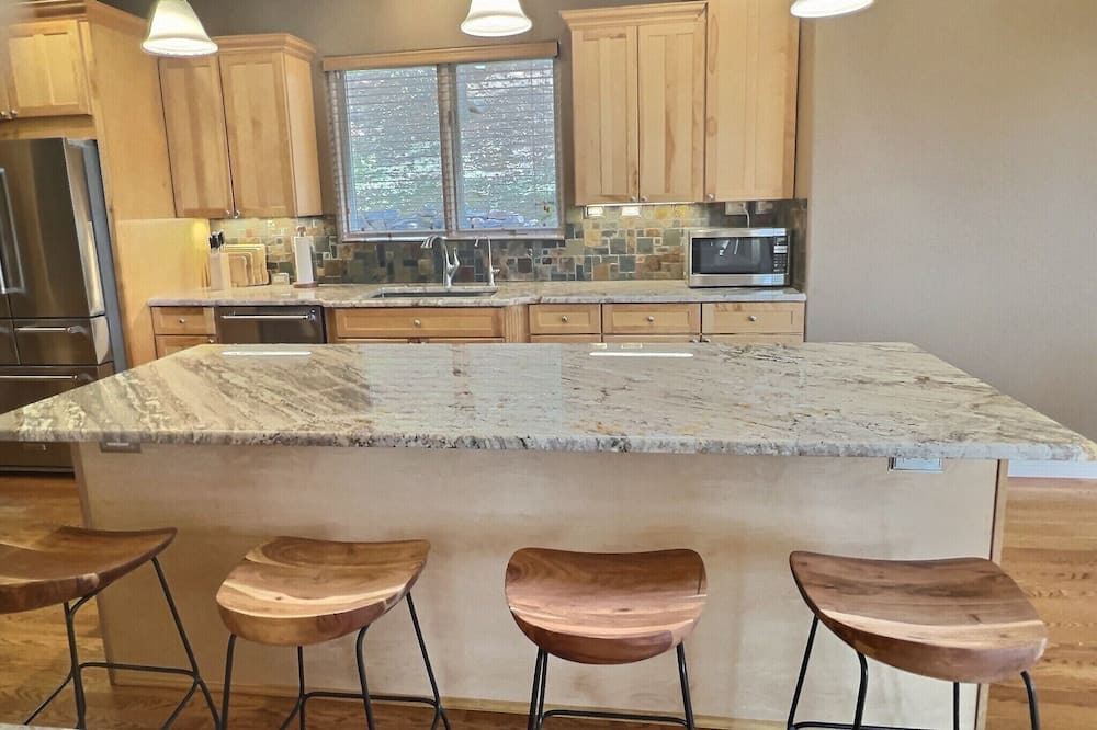 Photo of Kitchen in Evergreen Meadows