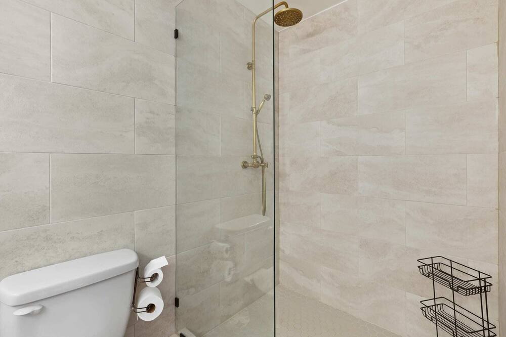 Photo of Bathroom in Summit Cove
