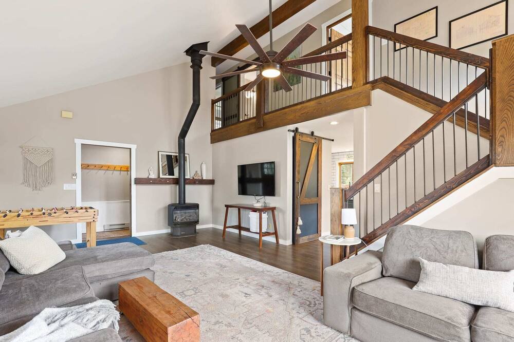 Photo of Bedroom in Summit Cove
