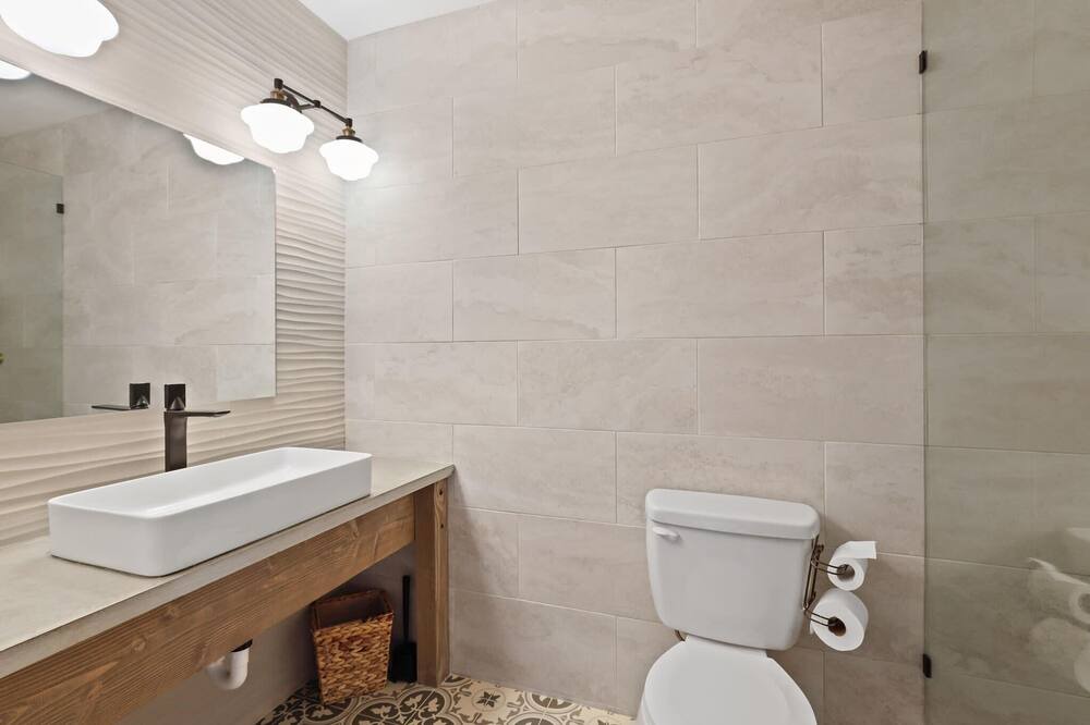 Photo of Bathroom in Summit Cove