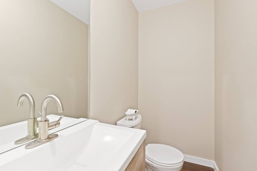 Photo of Bathroom in Summit Cove