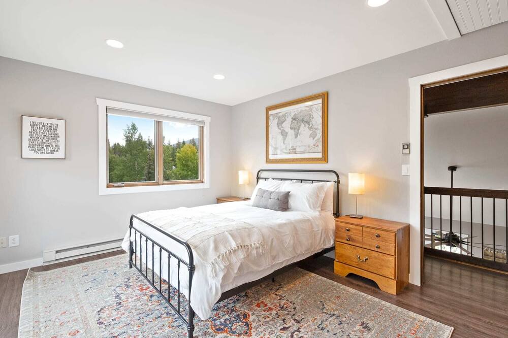 Photo of Bathroom in Summit Cove
