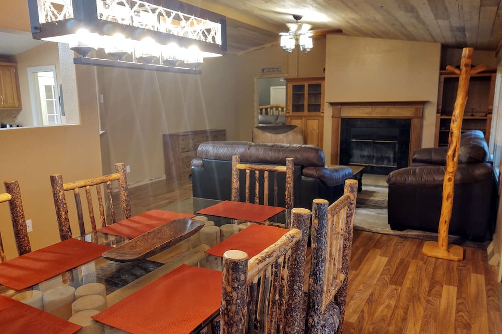 Photo of Livingroom in Lake City