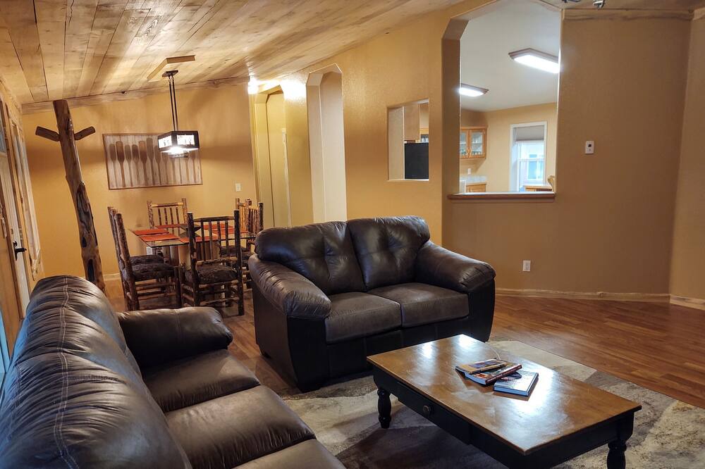 Photo of Livingroom in Lake City