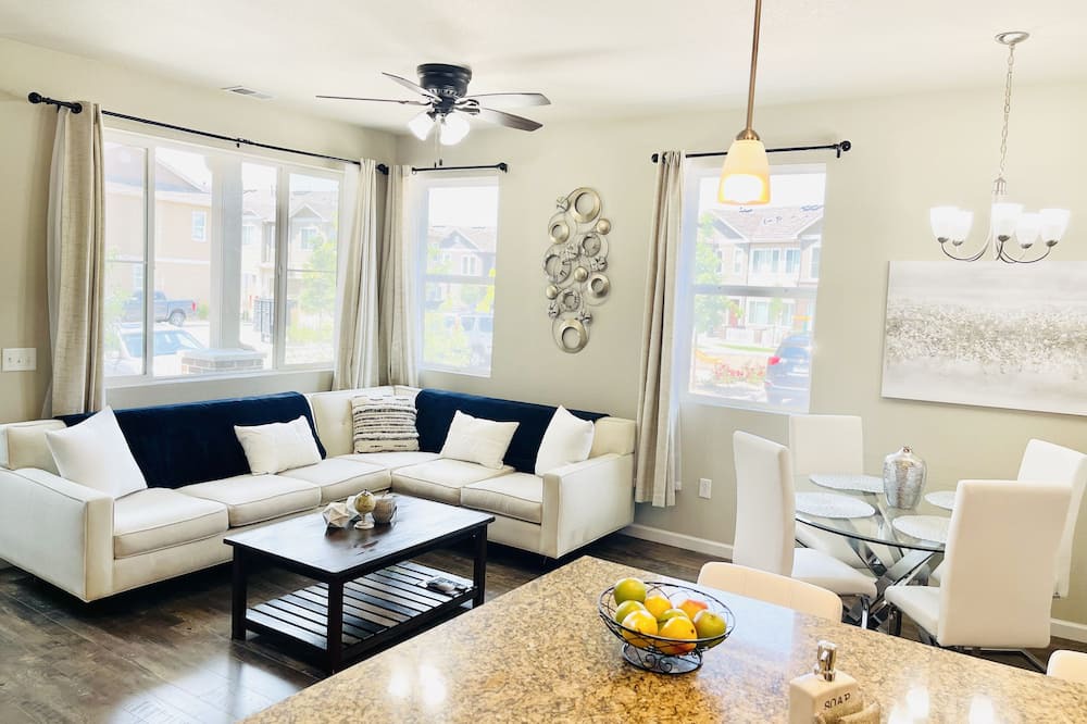 Photo of Livingroom in Arvada