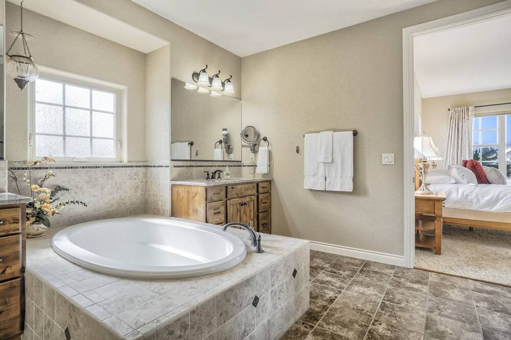 Photo of Bathroom in Gleneagle