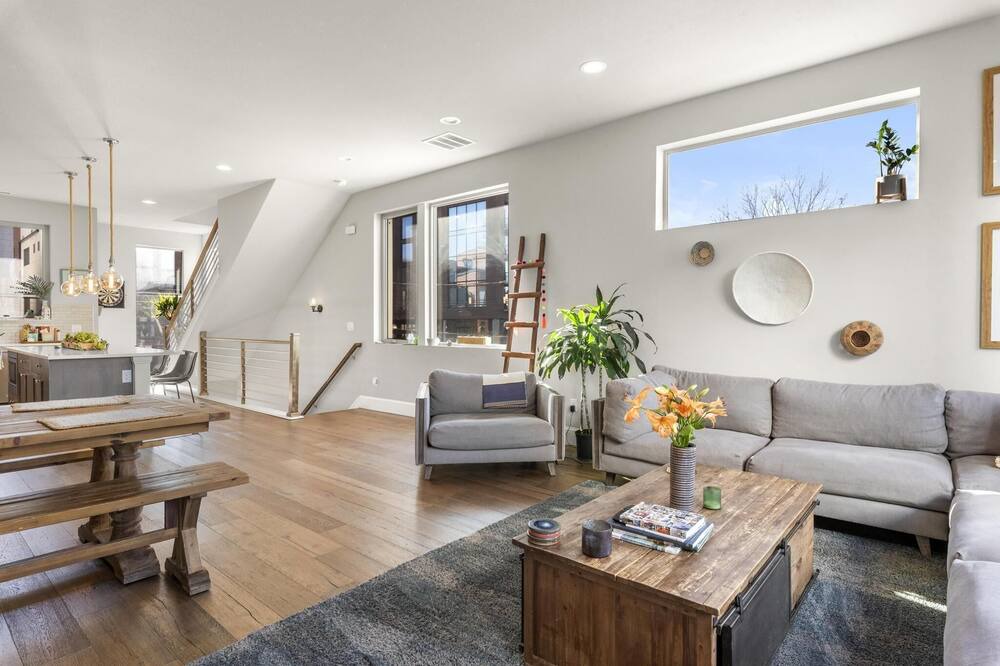 Photo of Livingroom in Golden Triangle