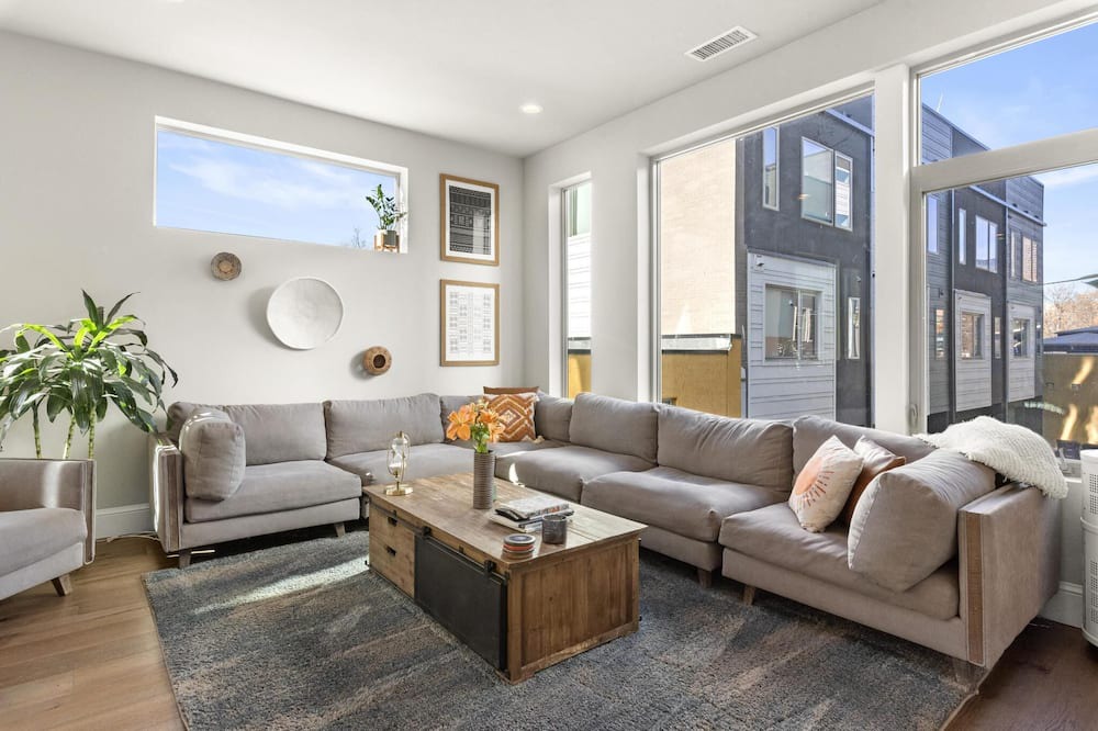 Photo of Livingroom in Golden Triangle