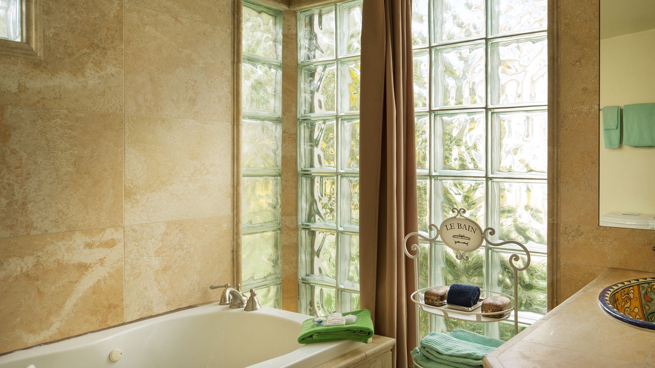 Photo of Bathroom in Hesperus