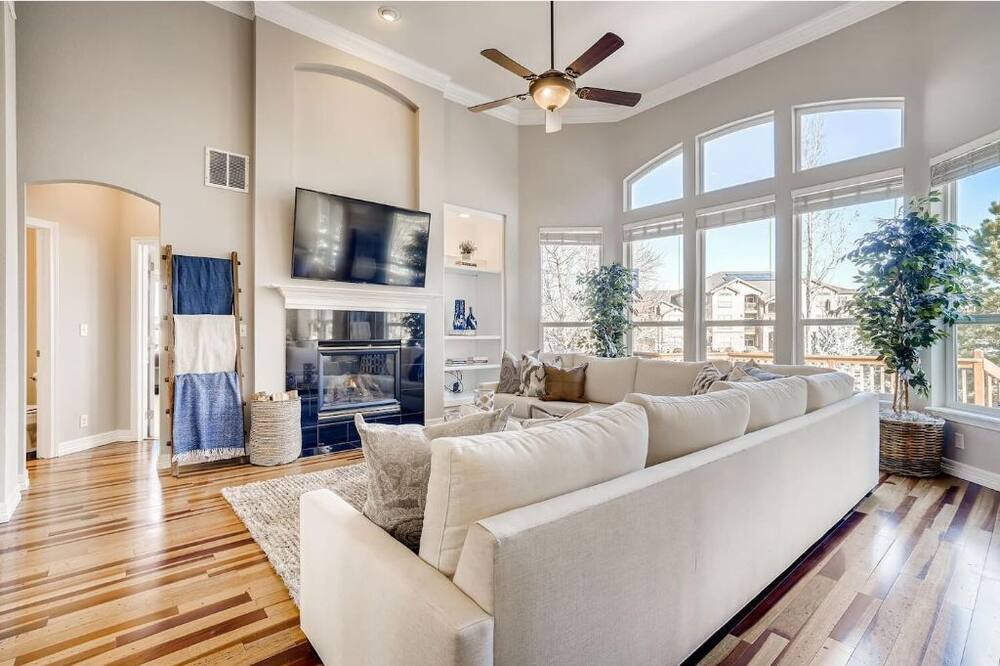 Photo of Livingroom in North Central Westminster