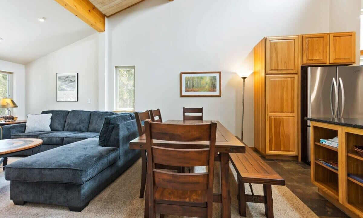 Photo of Livingroom in Peak 9