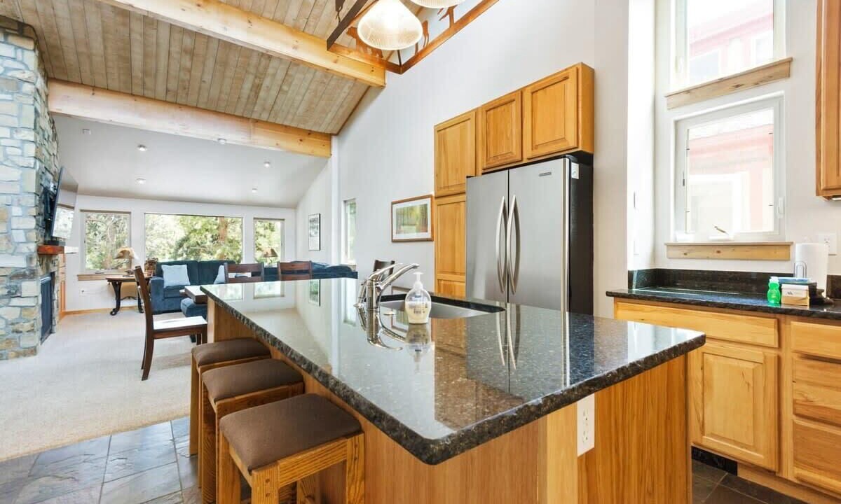Photo of Kitchen in Peak 9