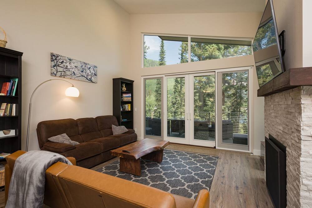 Photo of Livingroom in Purgatory