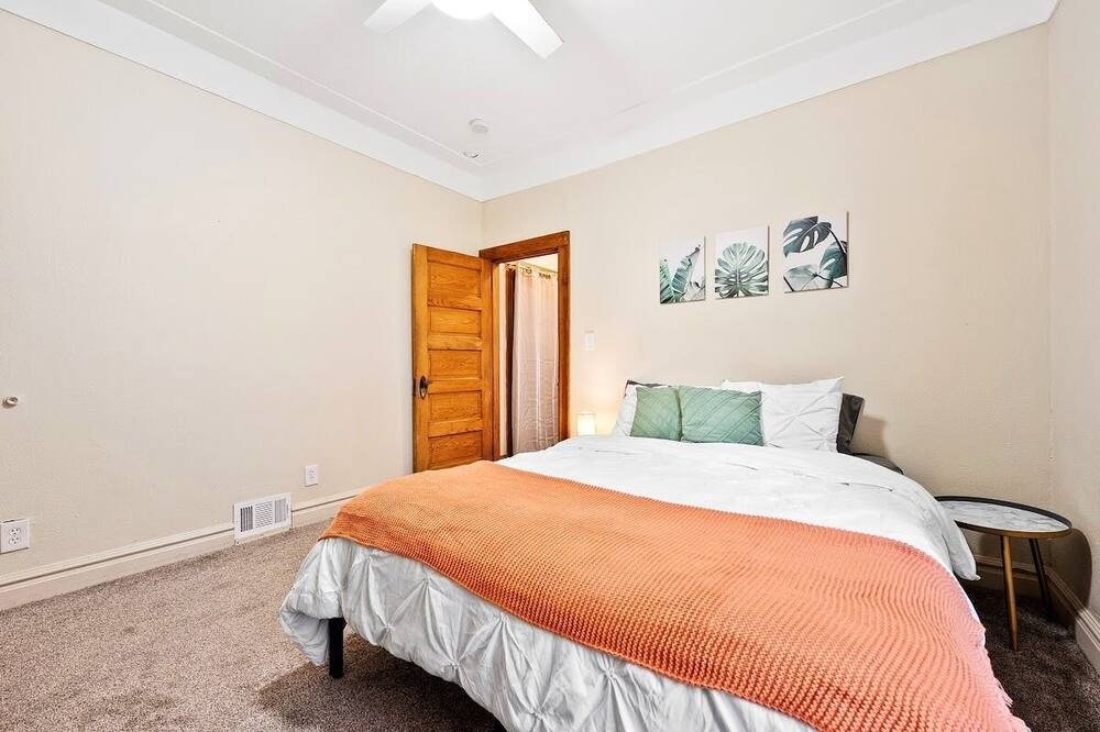 Photo of Bedroom in Cole