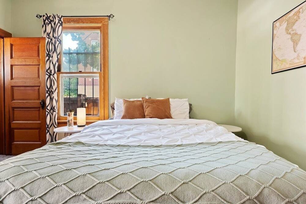 Photo of Bedroom in Cole