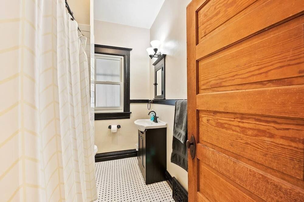 Photo of Bathroom in Cole