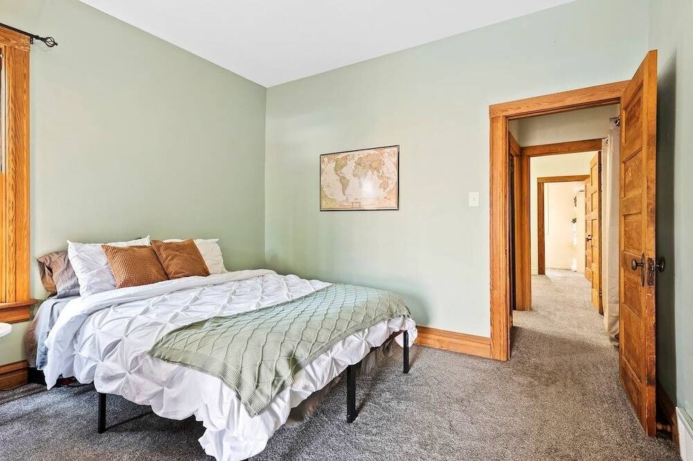 Photo of Bedroom in Cole