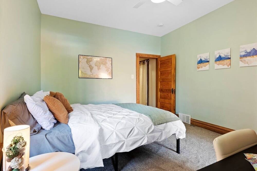 Photo of Bedroom in Cole