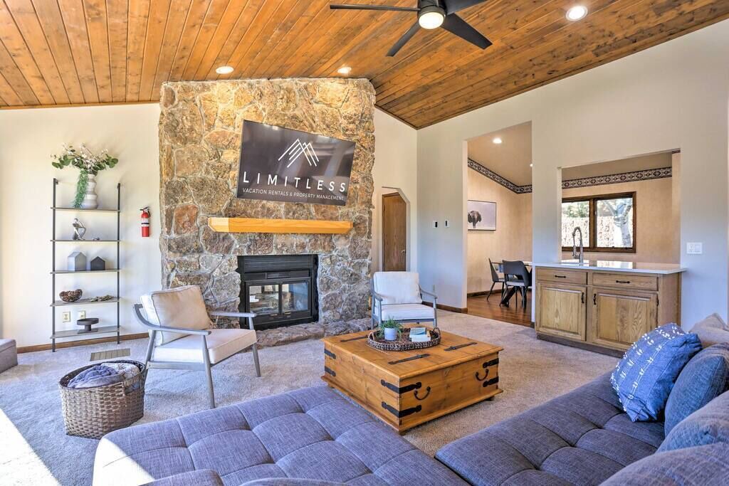 Photo of Livingroom in Hangen Ranch And M and B