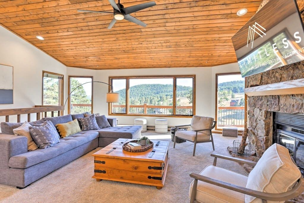 Photo of Livingroom in Hangen Ranch And M and B