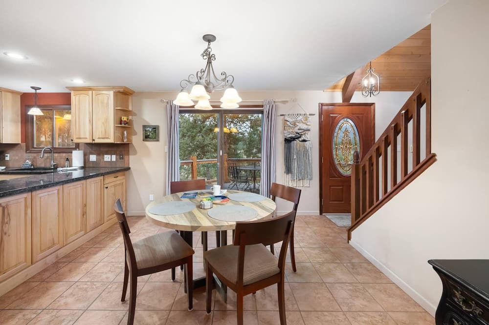 Photo of Kitchen in Evergreen Meadows