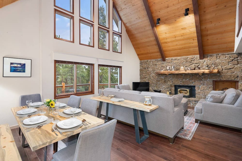 Photo of Livingroom in Evergreen Meadows