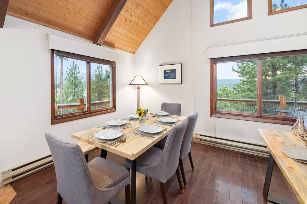 Photo of Kitchen in Evergreen Meadows