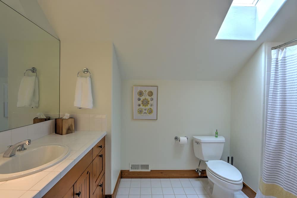 Photo of Bathroom in Carbondale