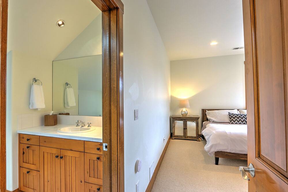 Photo of Bathroom in Carbondale