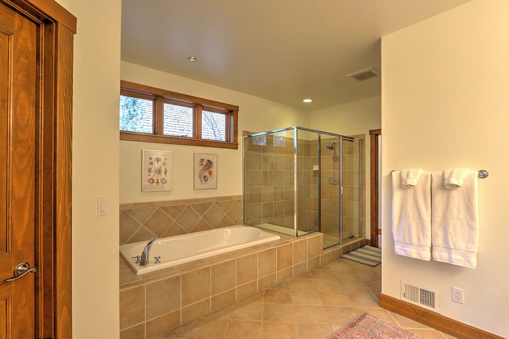 Photo of Bathroom in Carbondale