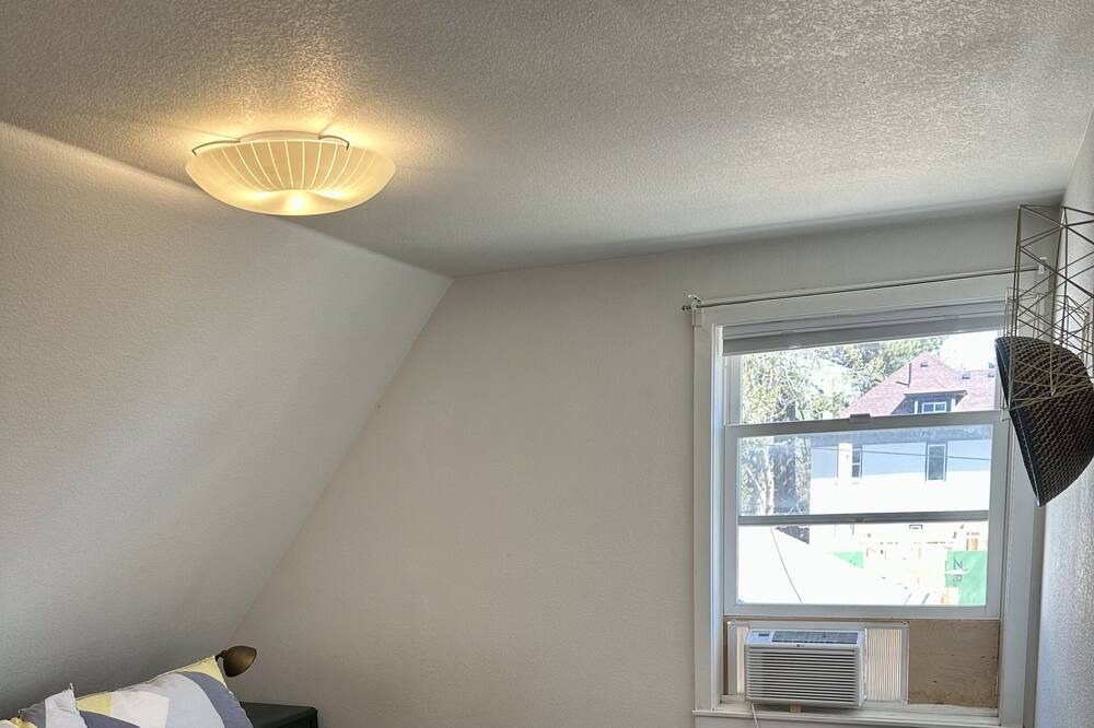 Photo of Bedroom in Jefferson Park