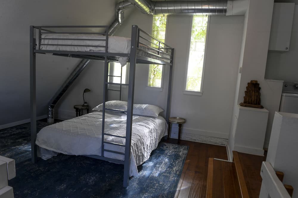 Photo of Bedroom in Jefferson Park
