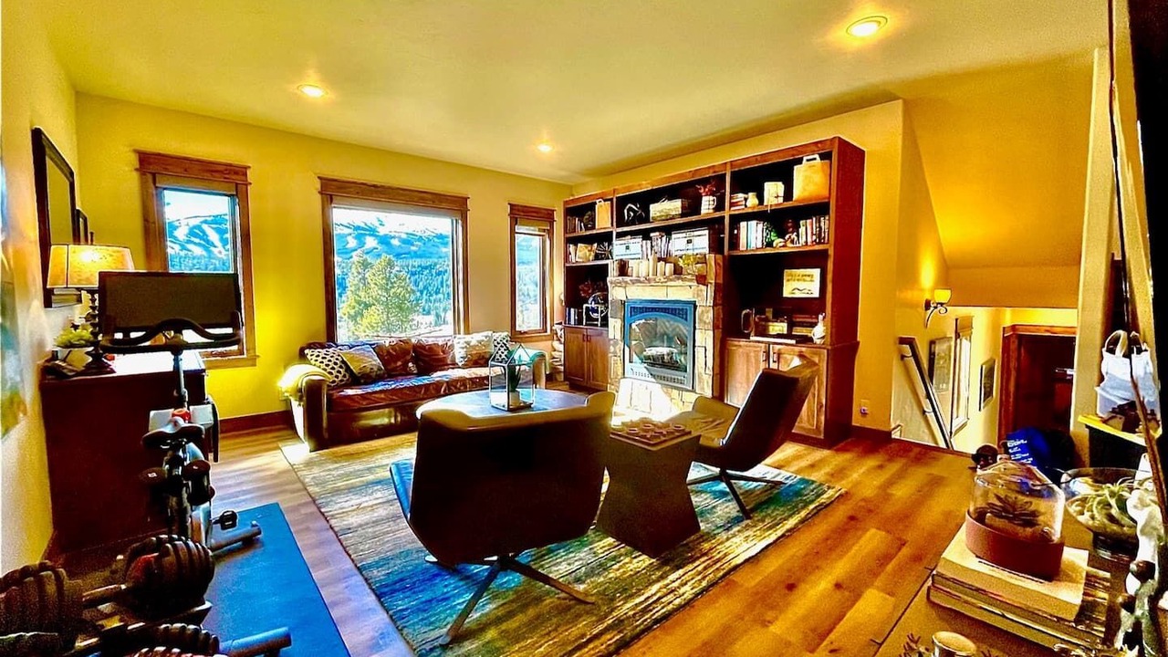 Photo of Livingroom in Forest Hills