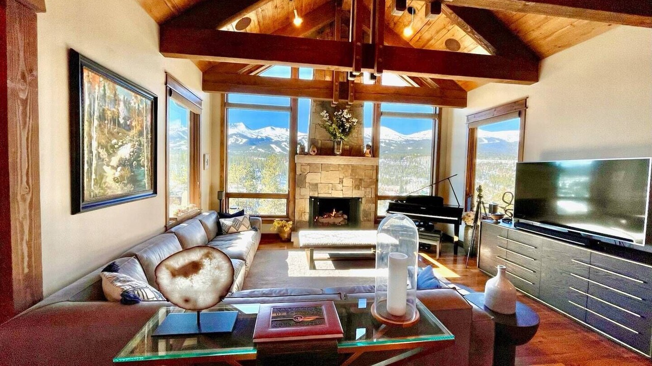 Photo of Livingroom in Forest Hills