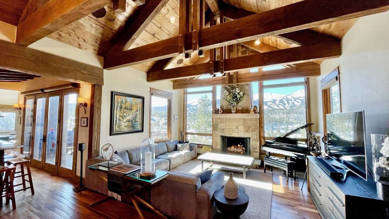 Photo of Livingroom in Forest Hills