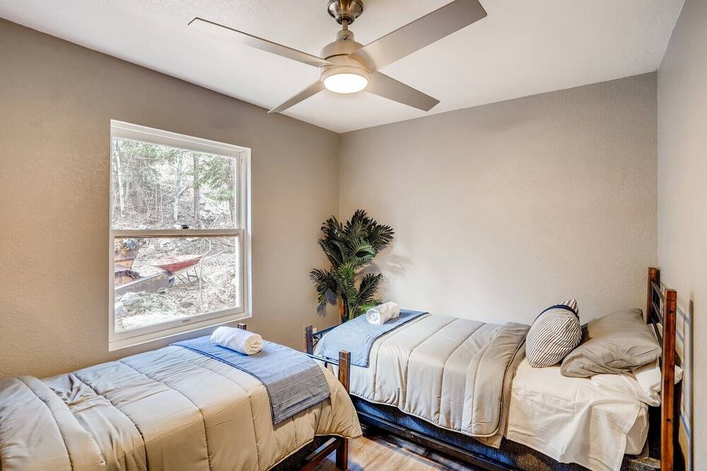 Photo of Bedroom in Coal Creek Canyon