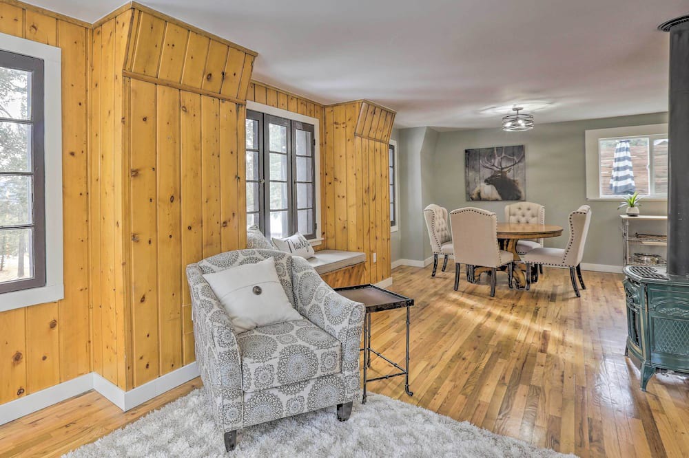 Photo of Livingroom in Evergreen Meadows