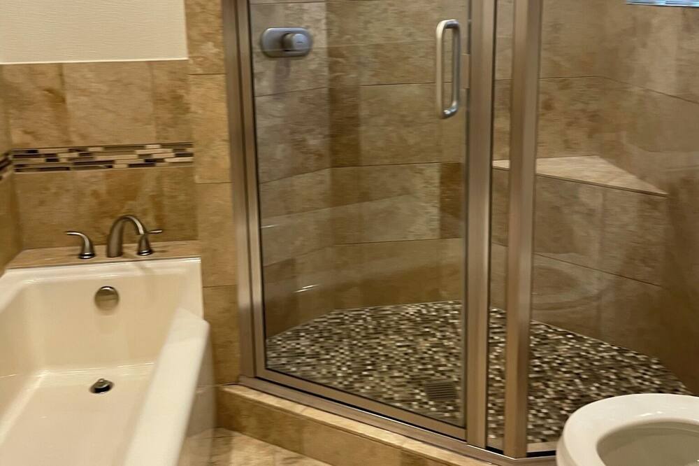 Photo of Bathroom in Table Mesa