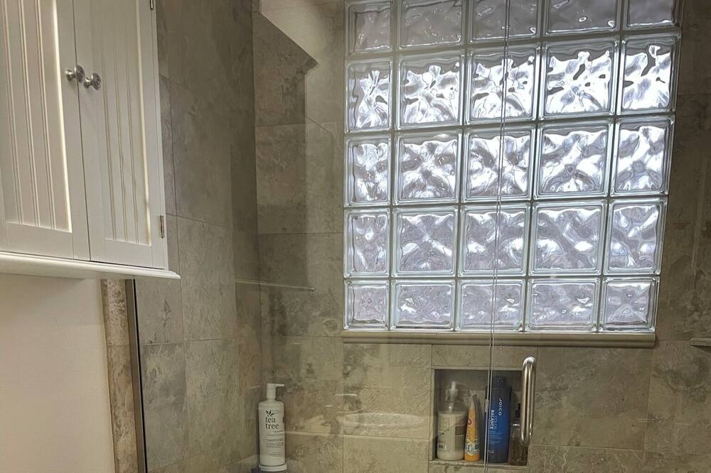 Photo of Bathroom in Table Mesa