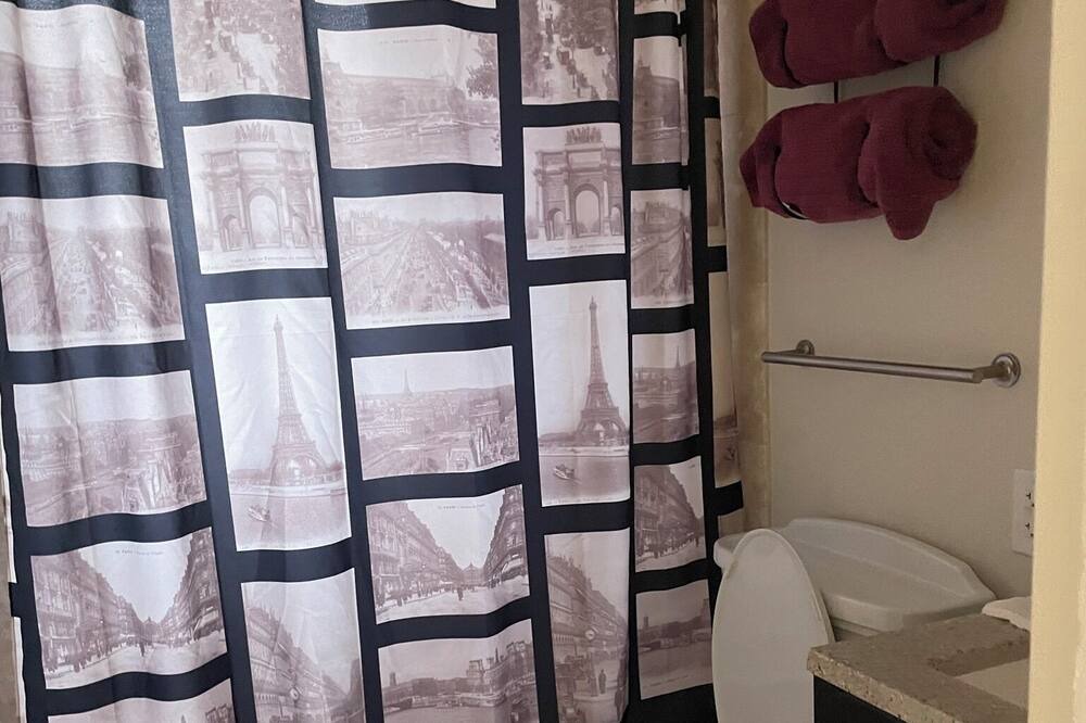 Photo of Bathroom in Table Mesa