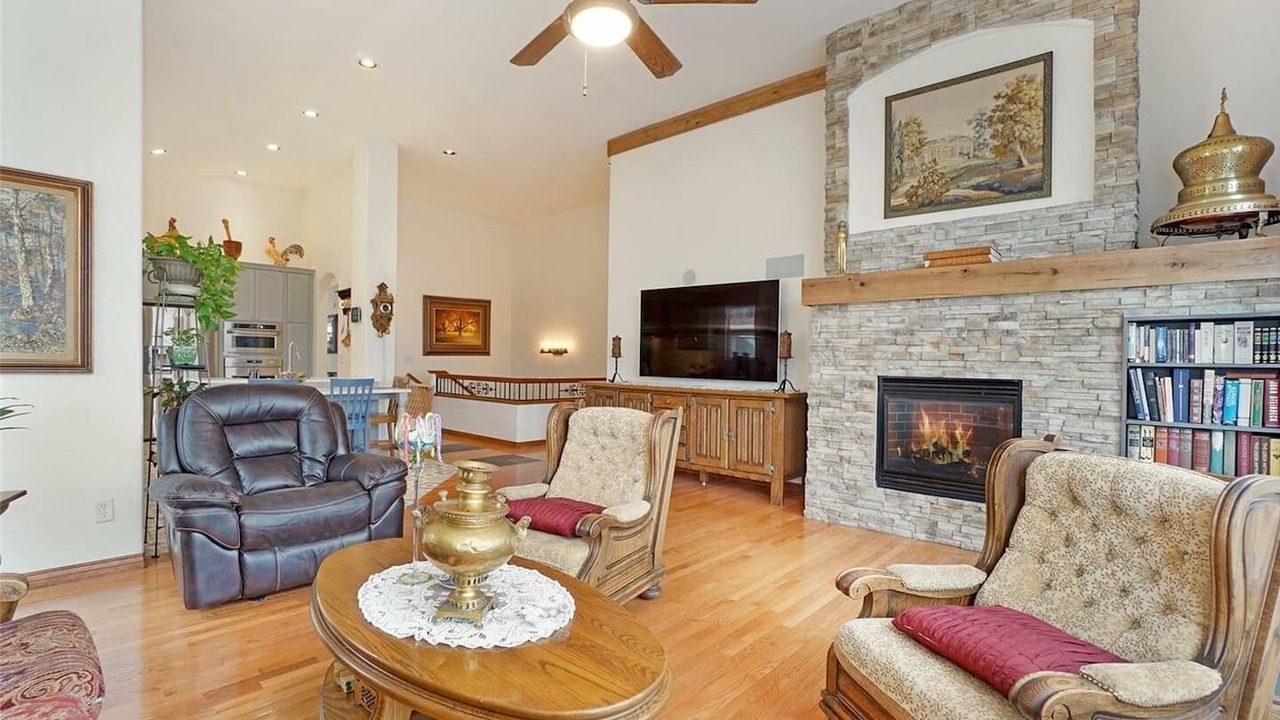 Photo of Livingroom in Ken Caryl