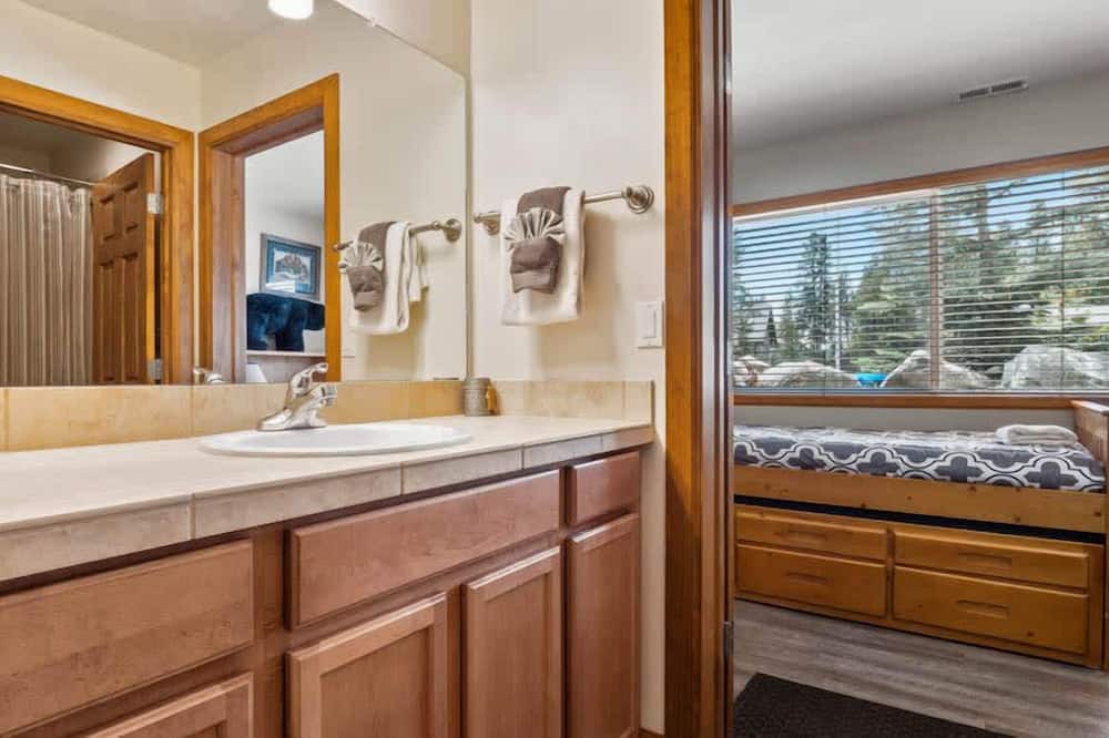 Photo of Bathroom in Leadville North