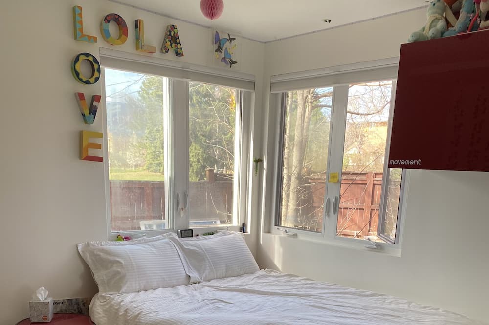 Photo of Bedroom in Old North Boulder