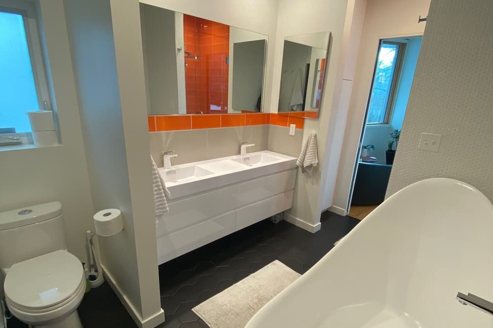 Photo of Bathroom in Old North Boulder